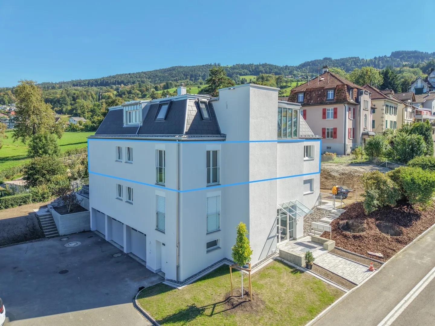 Nouvellement rénové, spacieux appartement de 4,5 pièces au 1er étage avec ascenseur - Photo 2 sur 13