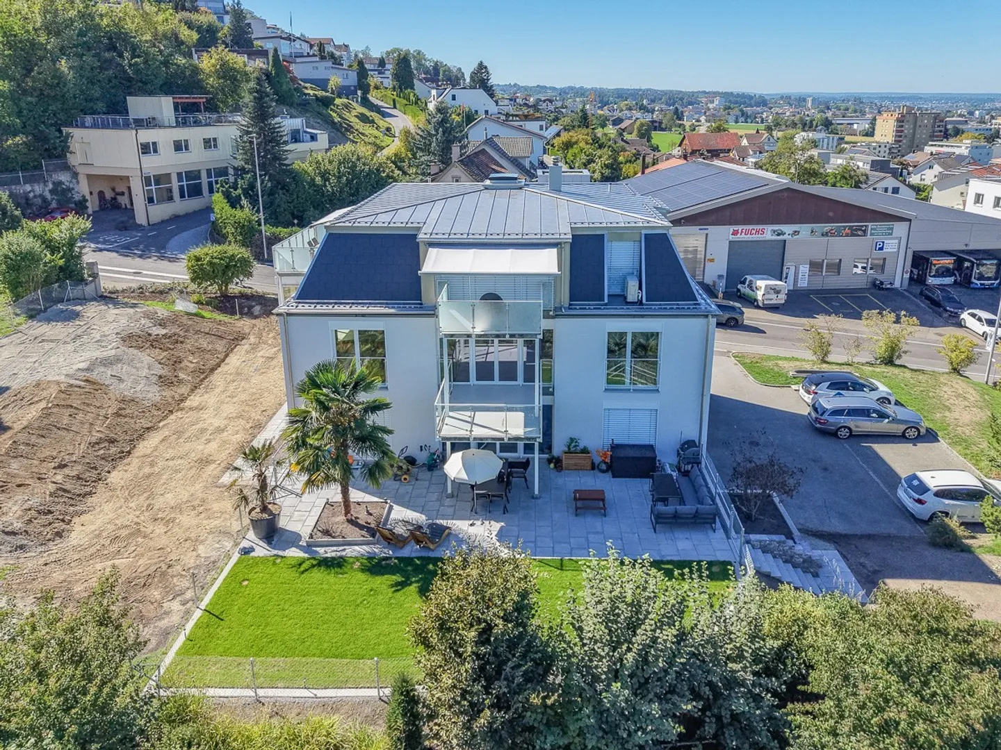 Nouvellement rénové, spacieux appartement de 4,5 pièces au 1er étage avec ascenseur - Photo 3 sur 13
