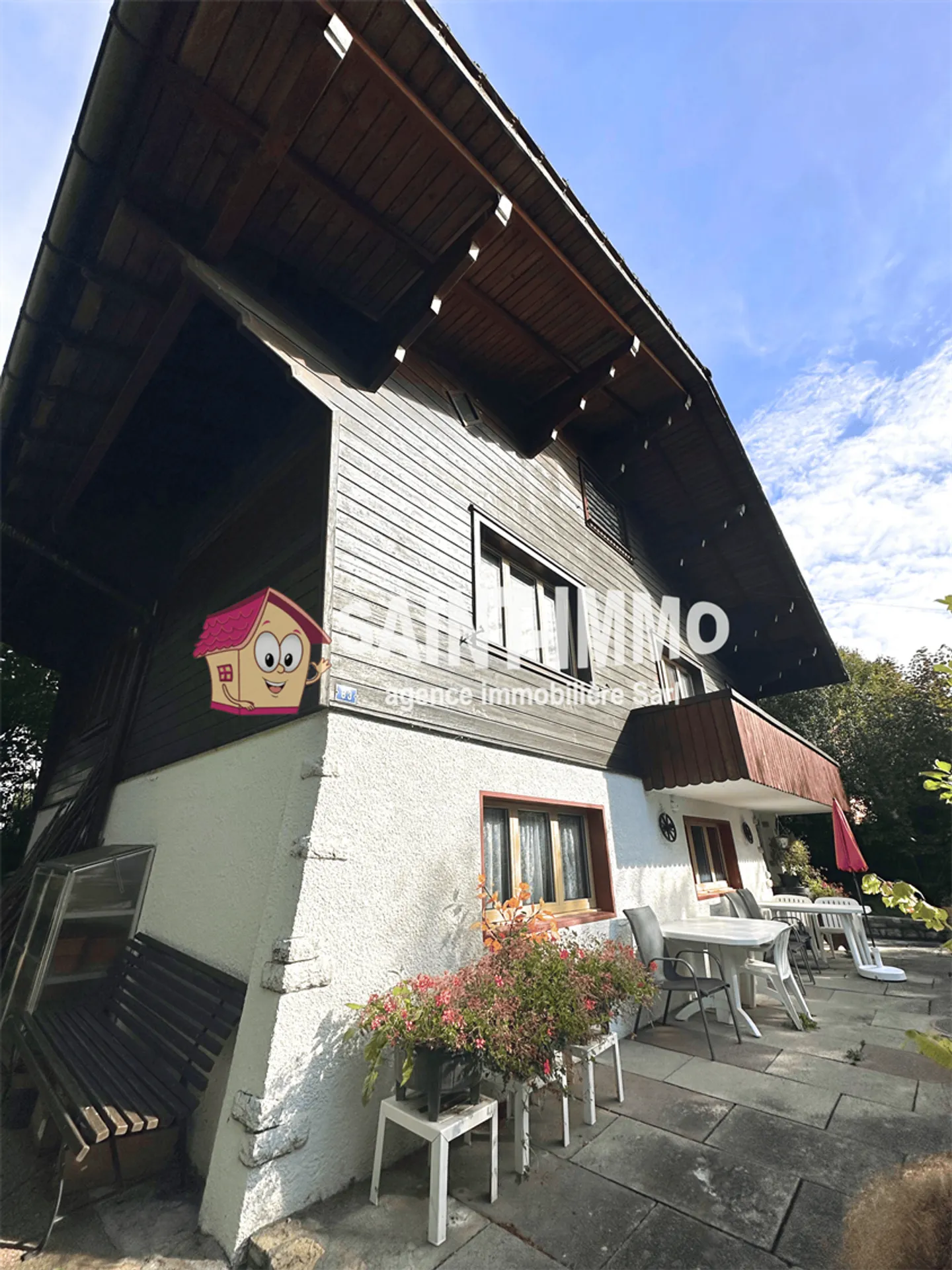 Chalet indipendente con 5 camere, giardino di 604 m2, terrazza e pannelli fotovoltaici - Foto 9 di 9