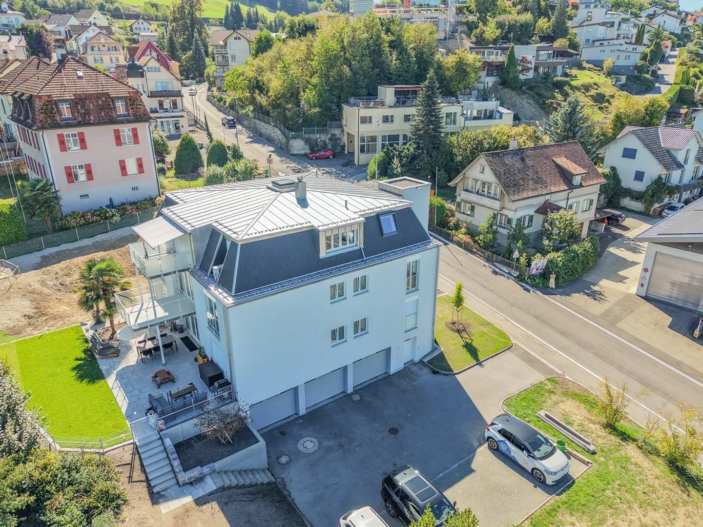 Nouvellement rénové, spacieux appartement de 4,5 pièces au 1er étage avec ascenseur - Photo 4 sur 13
