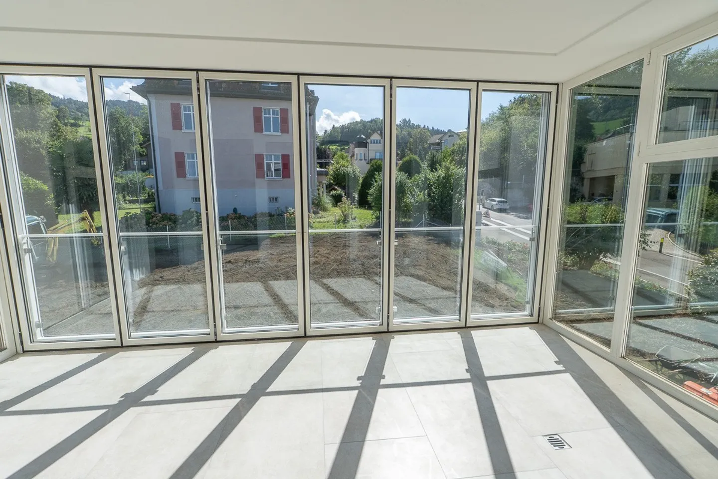 Nouvellement rénové, spacieux appartement de 4,5 pièces au 1er étage avec ascenseur - Photo 12 sur 13