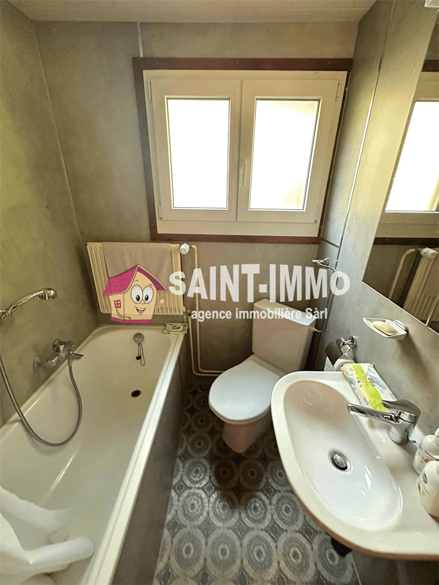 Chalet indipendente con 5 camere, giardino di 604 m2, terrazza e pannelli fotovoltaici - Foto 6 di 9