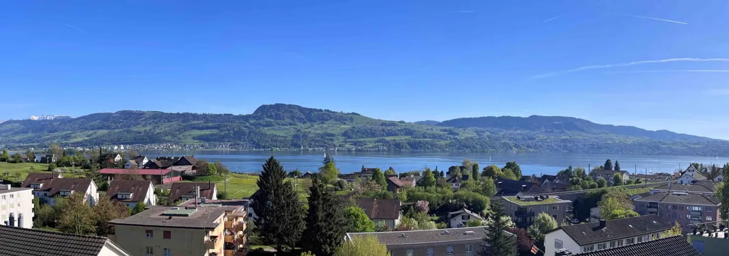 VUE PANORAMIQUE INCONSTRUCTIBLE – APPARTEMENT DE 5½ CHAMBRES SUR LE LAC DE ZURICH - Photo 1 sur 12