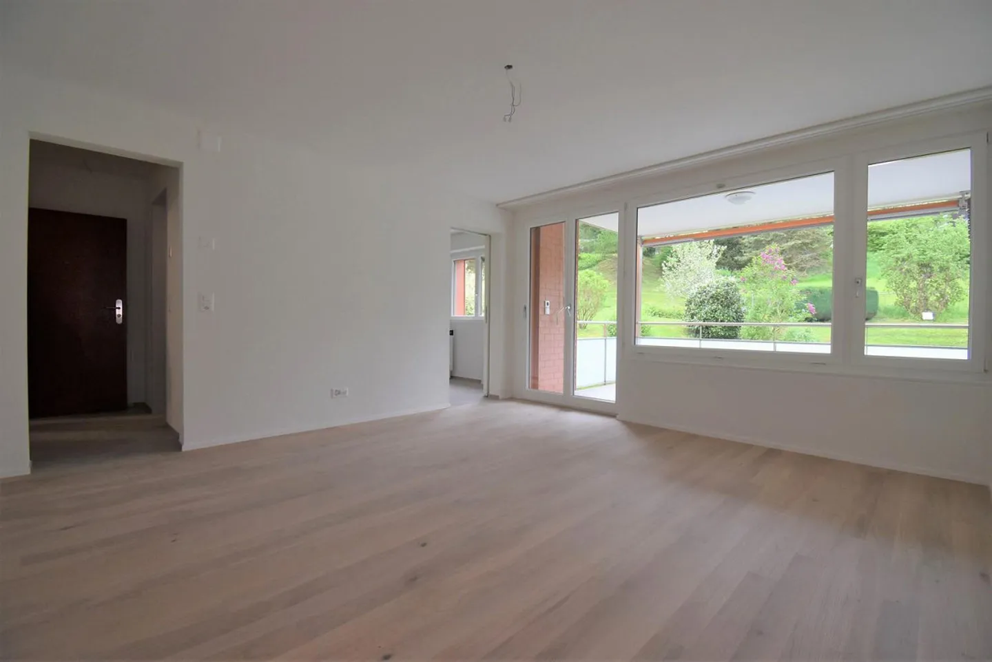 Completely renovated 1.0-room apartment available on the 2nd and 1st floor - Photo 4 of 11