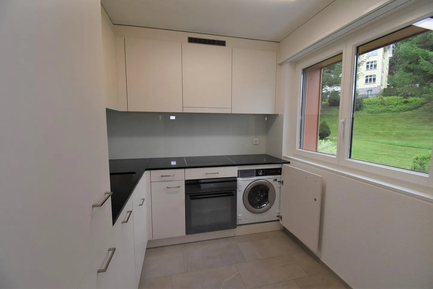 Completely renovated 1.0-room apartment available on the 2nd and 1st floor - Photo 10 of 11