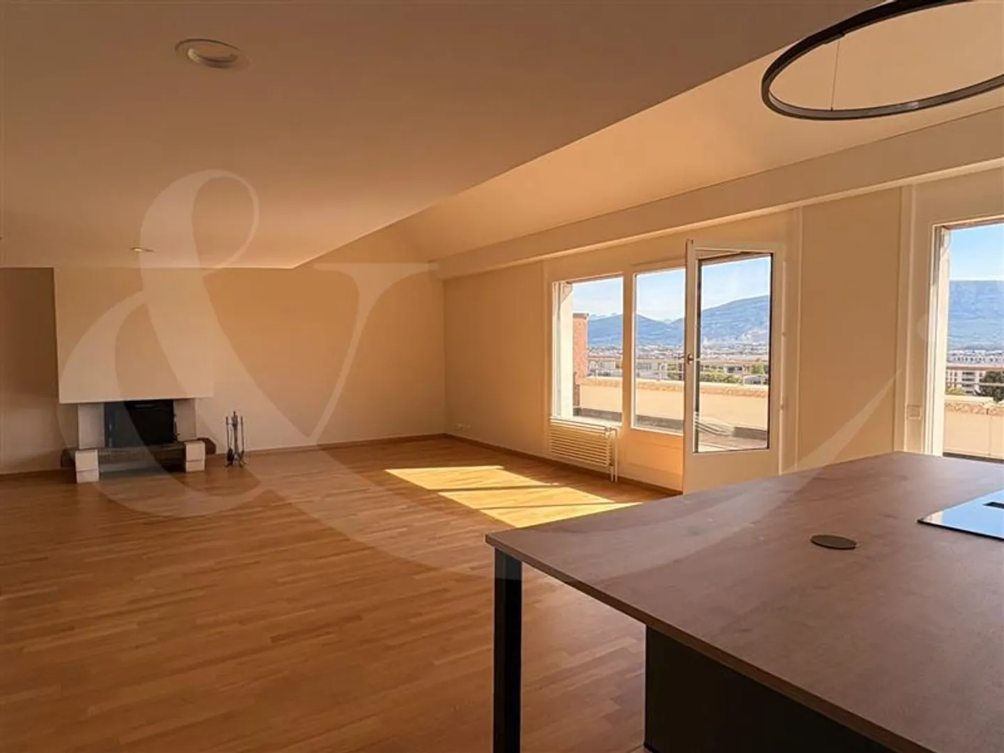 40 Rue Maurice-Braillard, Magnificent crossing duplex with panoramic view of Geneva, the Alps and the Jura - Photo 3 of 7
