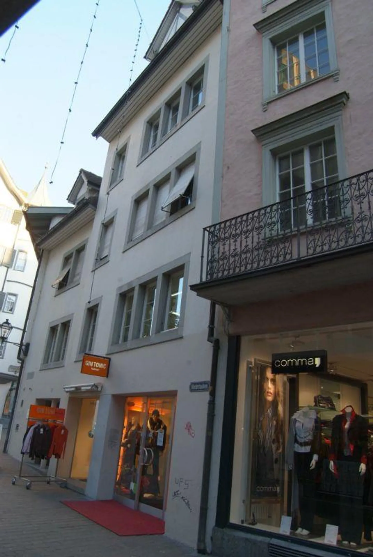 mitten im Stadtzentrum, mit Lift, Cheminée und Balkon - Foto 3 von 12