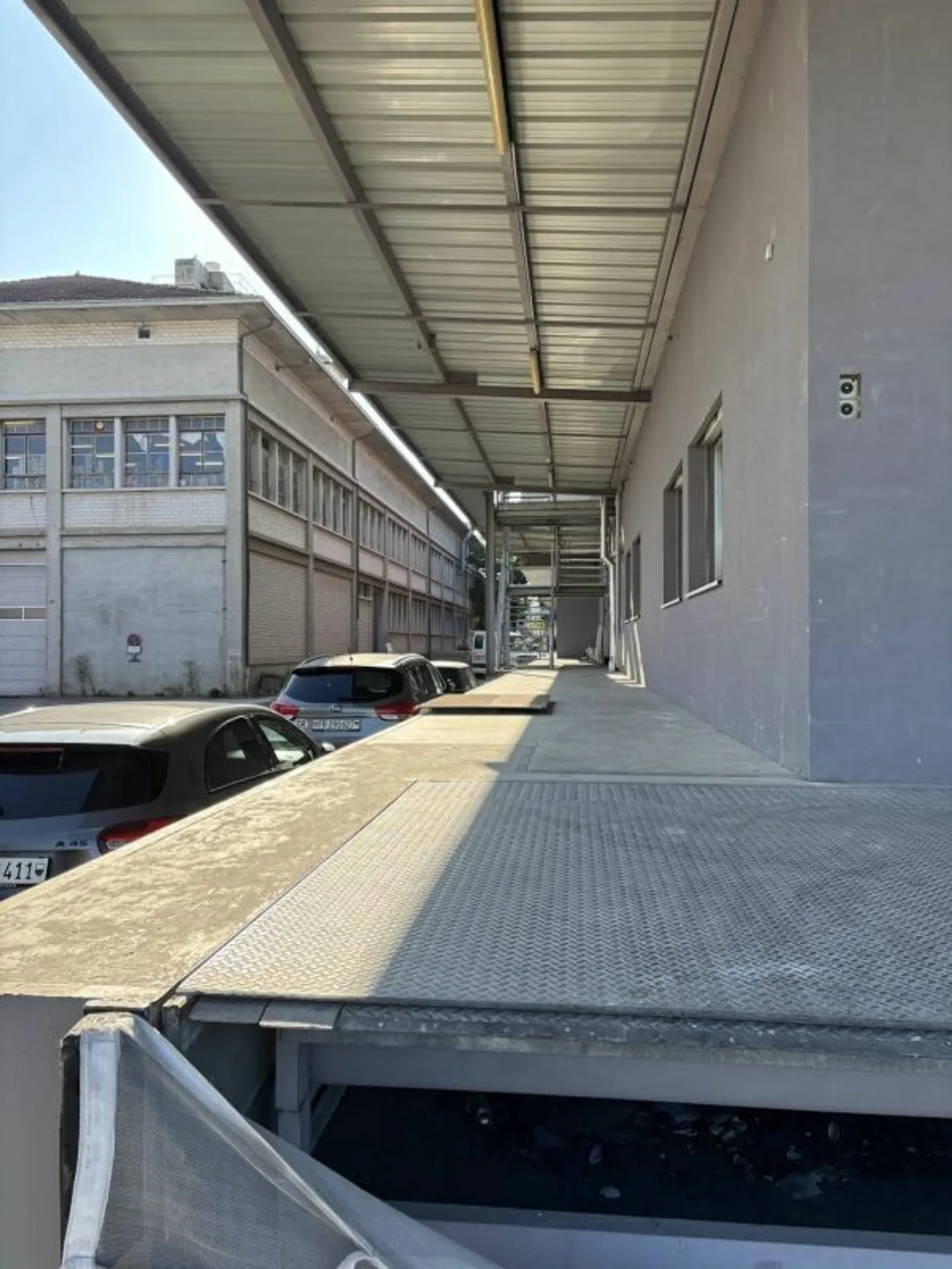 Vaud magazzino/depositi/locali di 625 m2 in affitto con dock di carico e posti auto - Foto 6 di 10