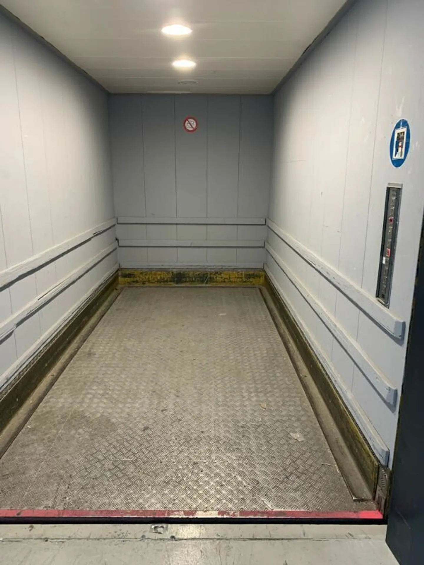 Vaud magazzino/depositi/locali di 625 m2 in affitto con dock di carico e posti auto - Foto 9 di 10