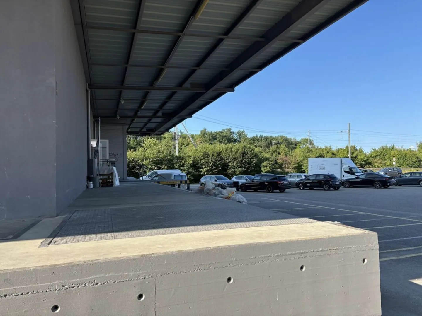 Vaud magazzino/depositi/locali di 625 m2 in affitto con dock di carico e posti auto - Foto 7 di 10