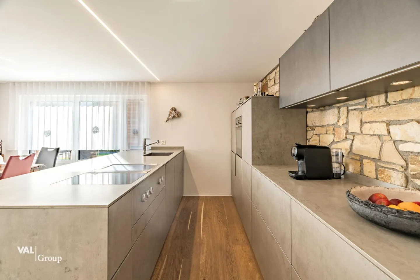 Exclusive Living Experience: Stylish Single-Family Home in Prime Location - Photo 4 of 13