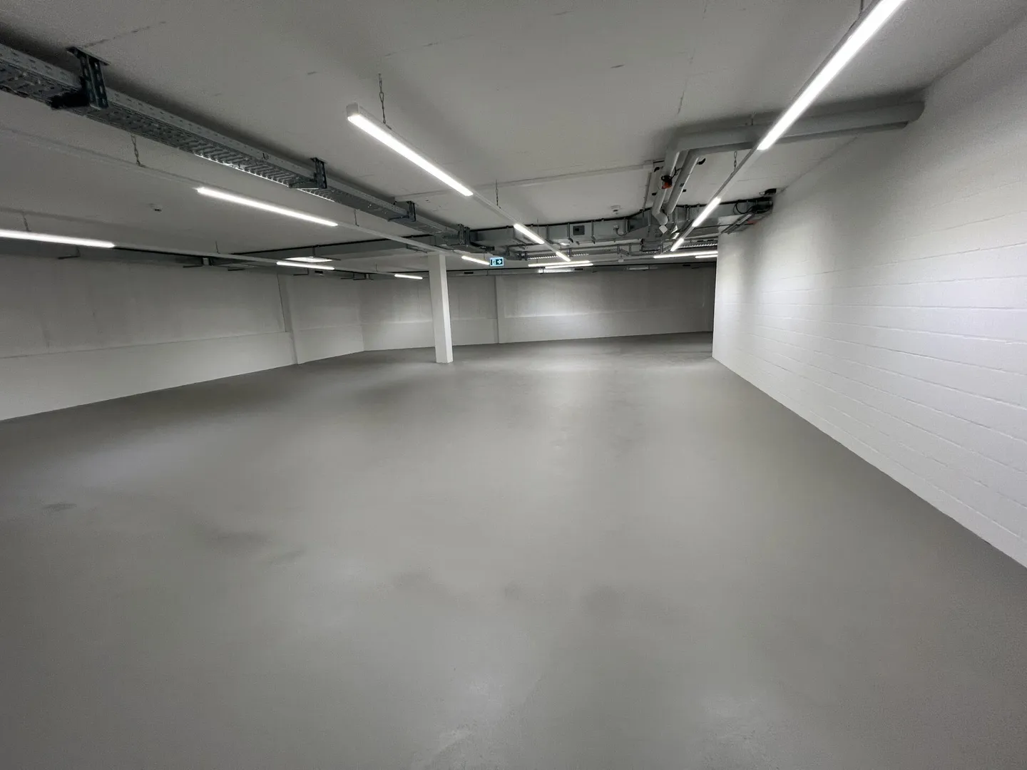 Geräumige Lagerhalle am Verkehrsknoten - Foto 4 von 5