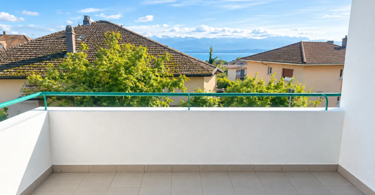 Appartement rénové avec vue sur le lac - Photo 1 sur 5