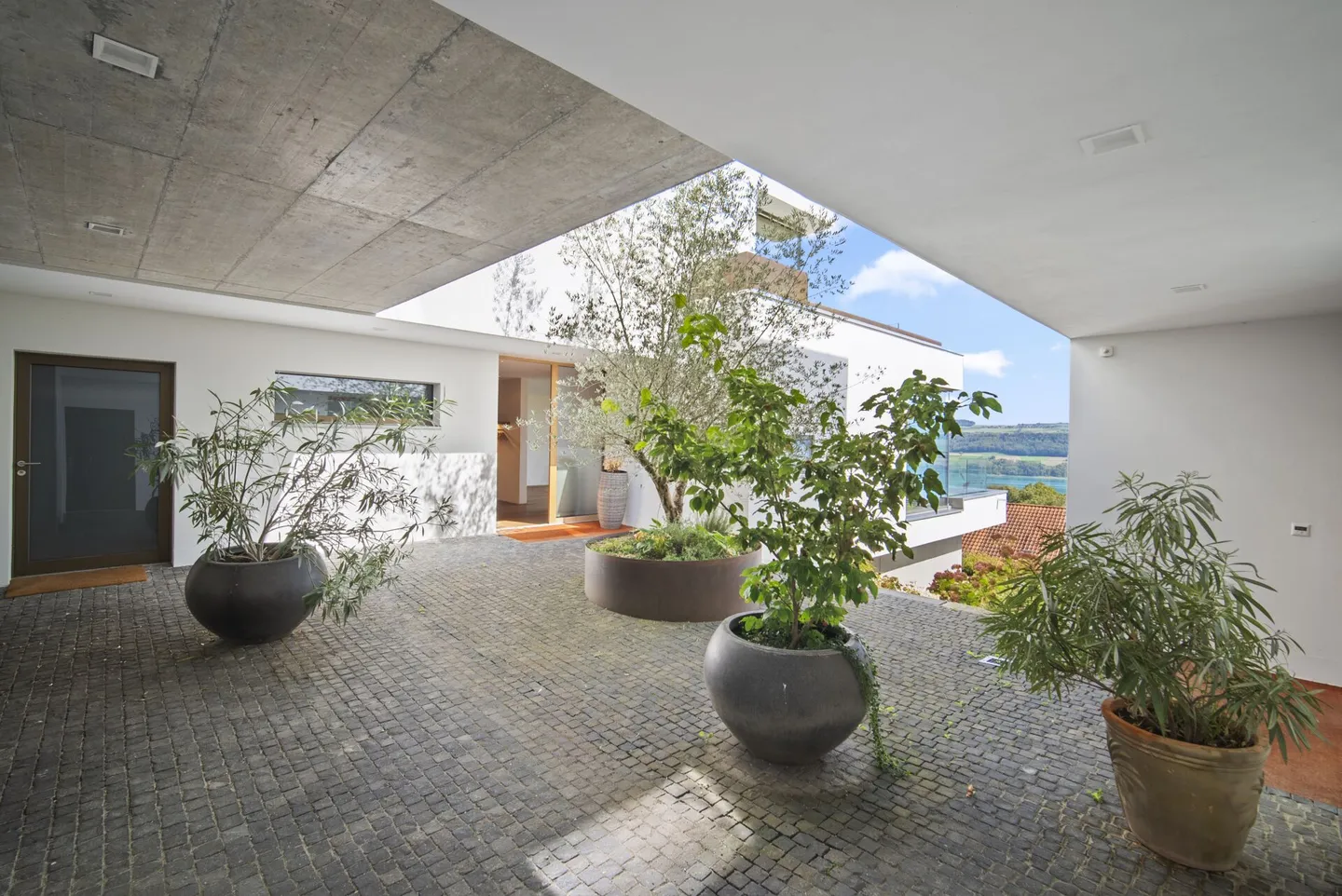 Terrace Apartment with Dreamlike View - Photo 9 of 12
