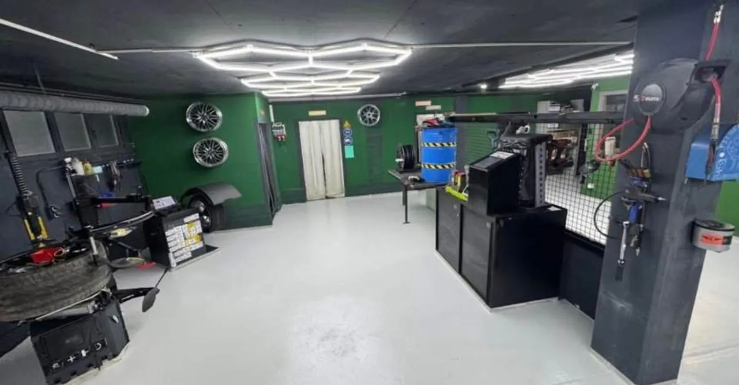 Commercial space or storage room in Vilters-Wangs - Photo 3 of 5