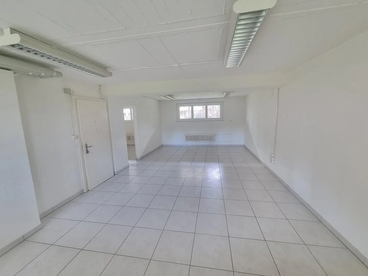 Perfect location for your business in Triemli - Photo 1 of 5