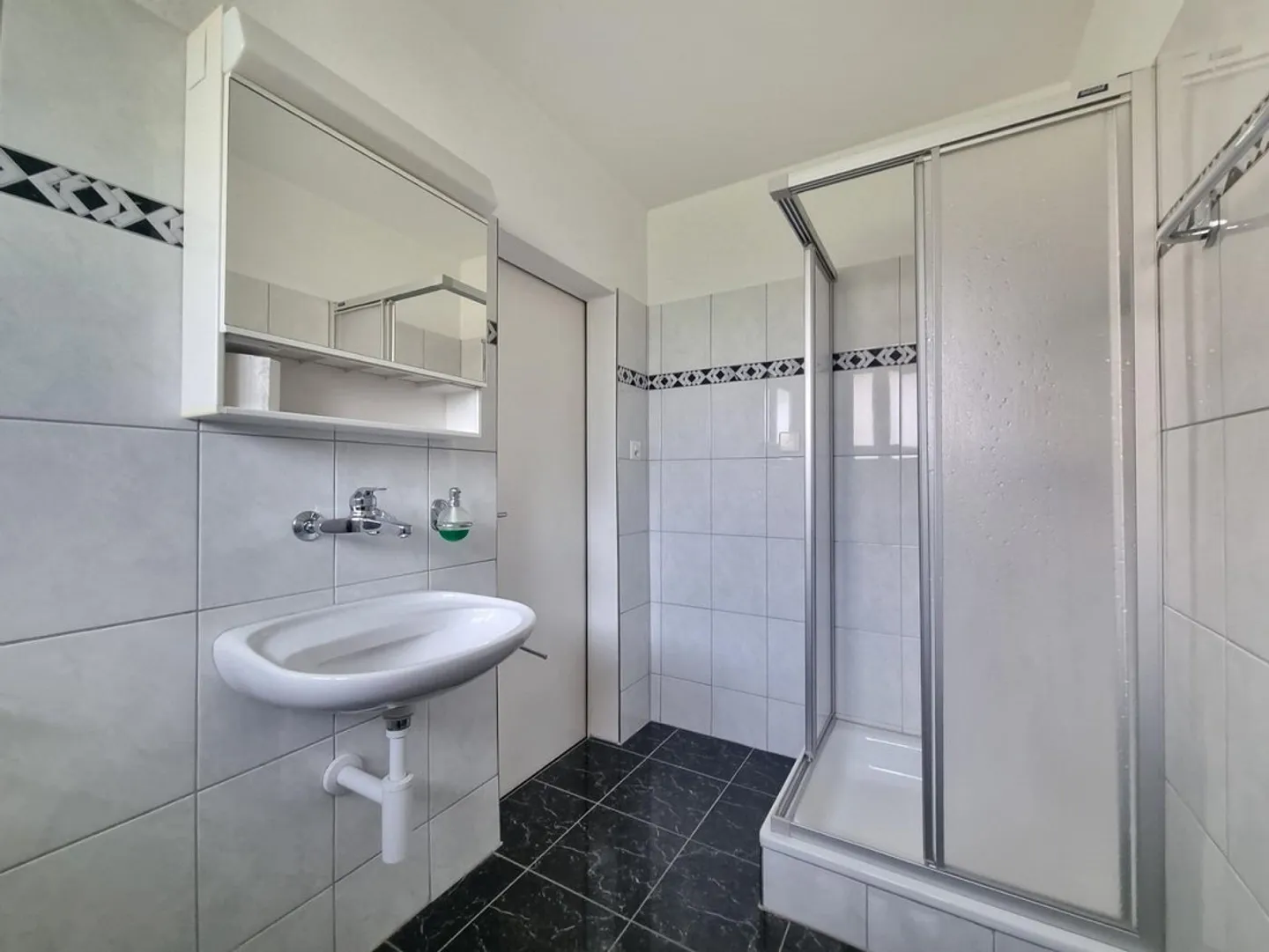 Perfect location for your business in Triemli - Photo 4 of 5