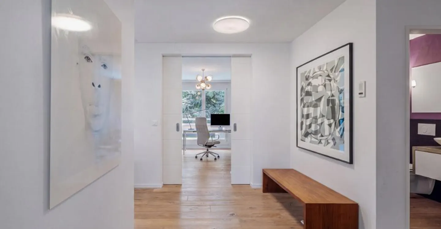 Adliswil: 6.5-room penthouse apartment with the comfort of a single-family home - Photo 2 of 4