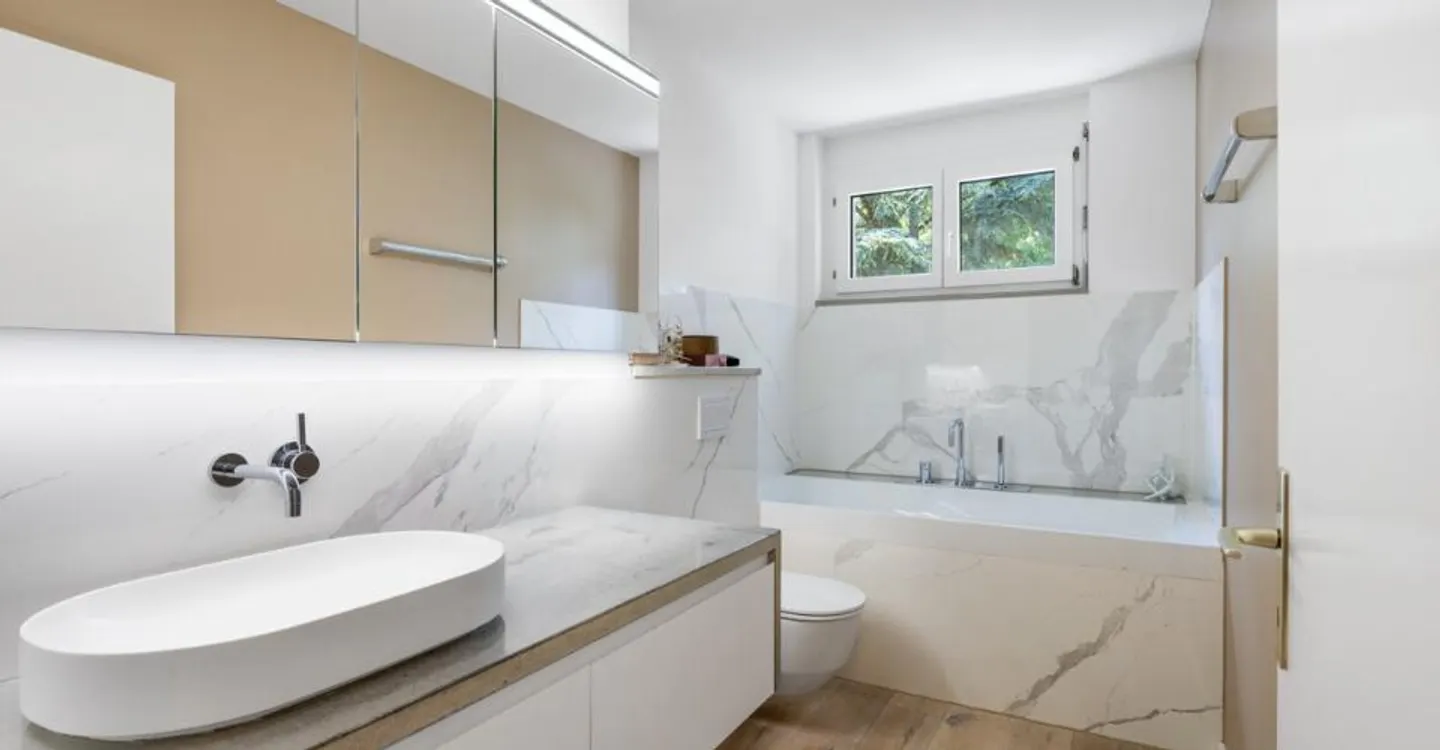 Adliswil: 6.5-room penthouse apartment with the comfort of a single-family home - Photo 3 of 4