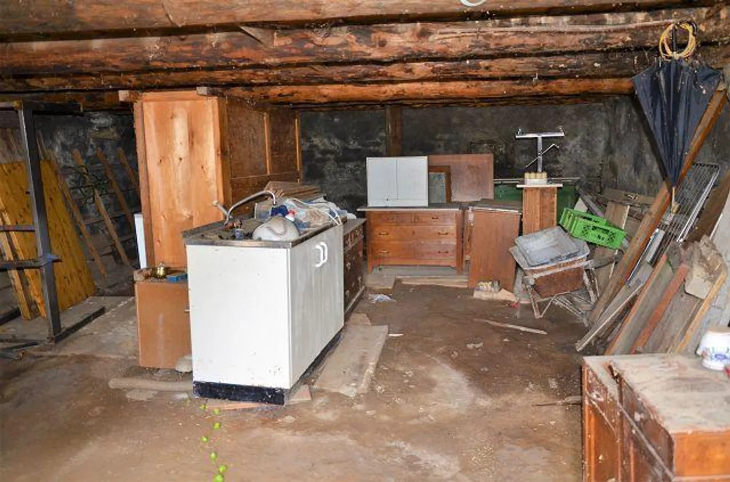 «Rustico di 2 piani da rinnovare con terreno molto soleggiata, tranquilla  / Rustico zum Ausbauen mit separatem Grundstück an sonniger, ruhiger Lage» - Foto 2 di 28