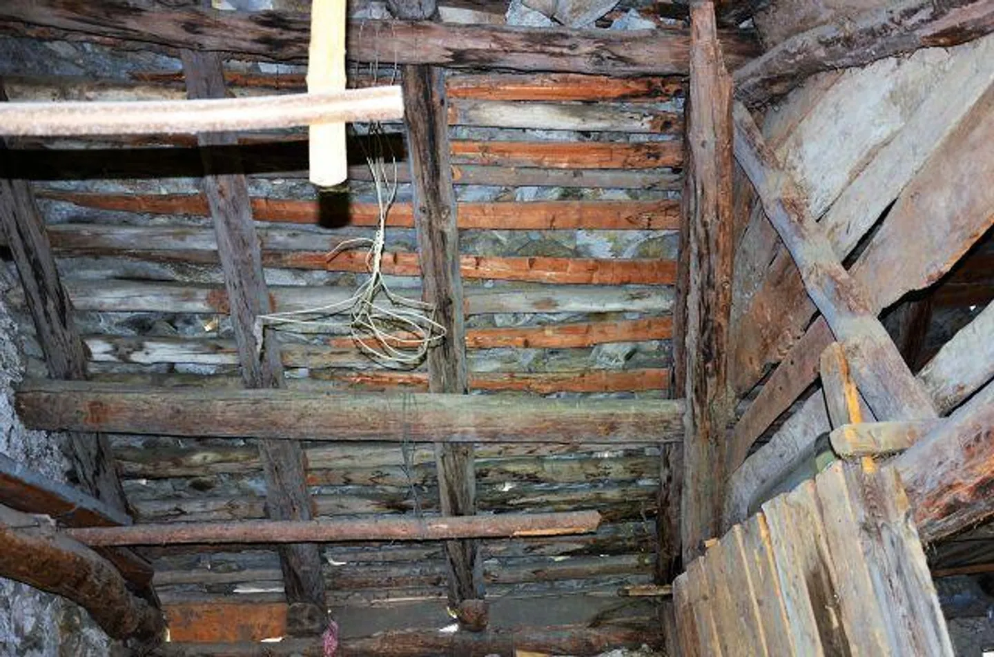 «Rustico di 2 piani da rinnovare con terreno molto soleggiata, tranquilla  / Rustico zum Ausbauen mit separatem Grundstück an sonniger, ruhiger Lage» - Foto 10 di 28