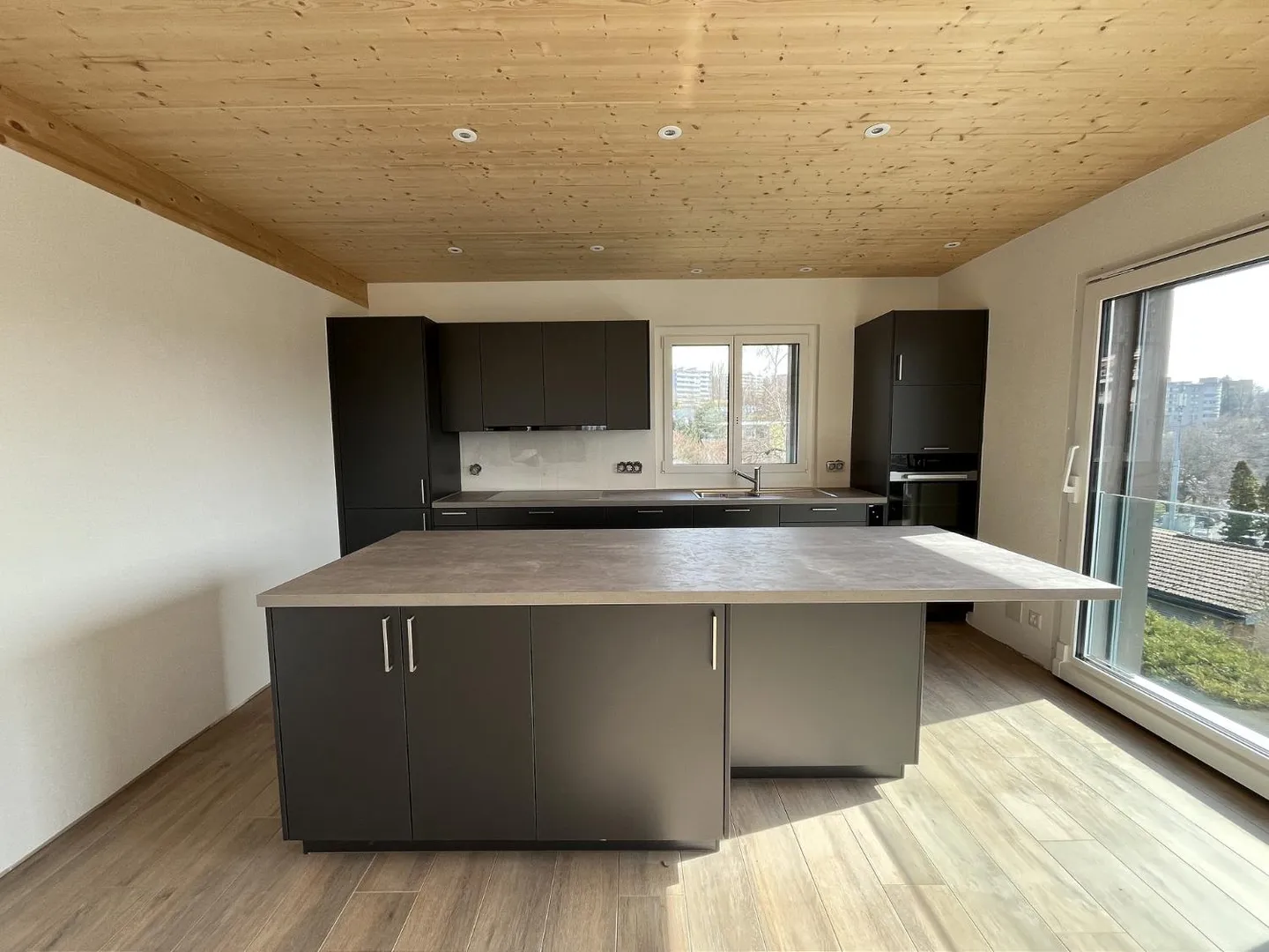 3.5 Room Apartment - Photo 3 of 7