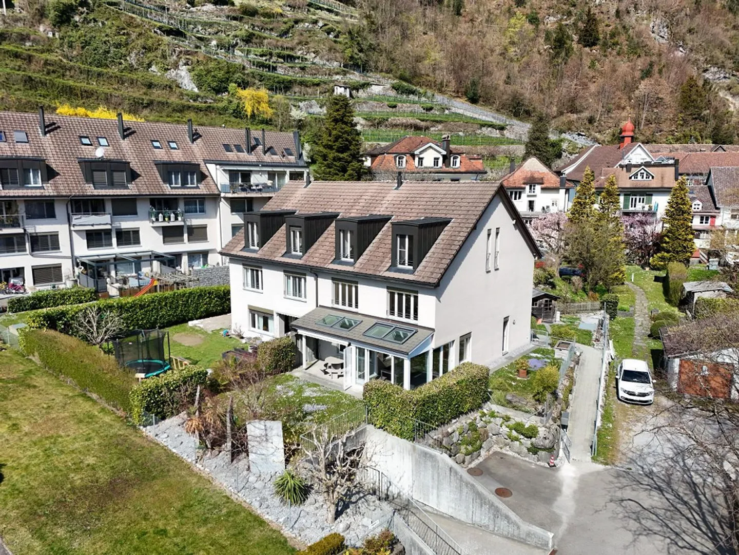Semi-Detached House with 2 Underground Parking Spaces and 1 Outdoor Parking Space - Photo 1 of 12