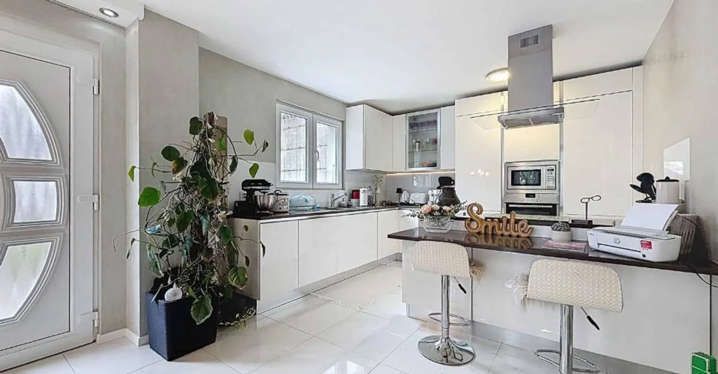 Bright semi-detached villa in a privileged environment - Photo 2 of 12