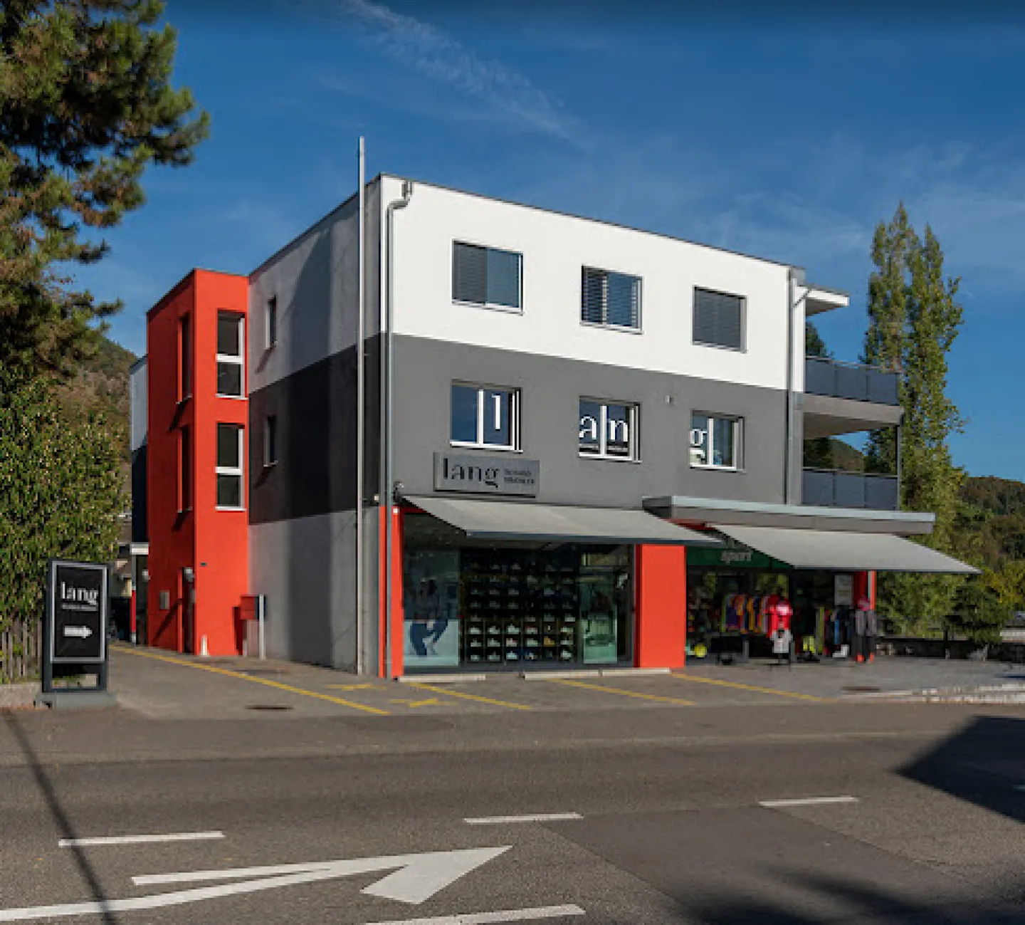 Appartamento con terrazza 4.5 stanze come nuovo con grande terrazza, posto auto, 2 bagni, ascensore e cantina. - Foto 1 di 6