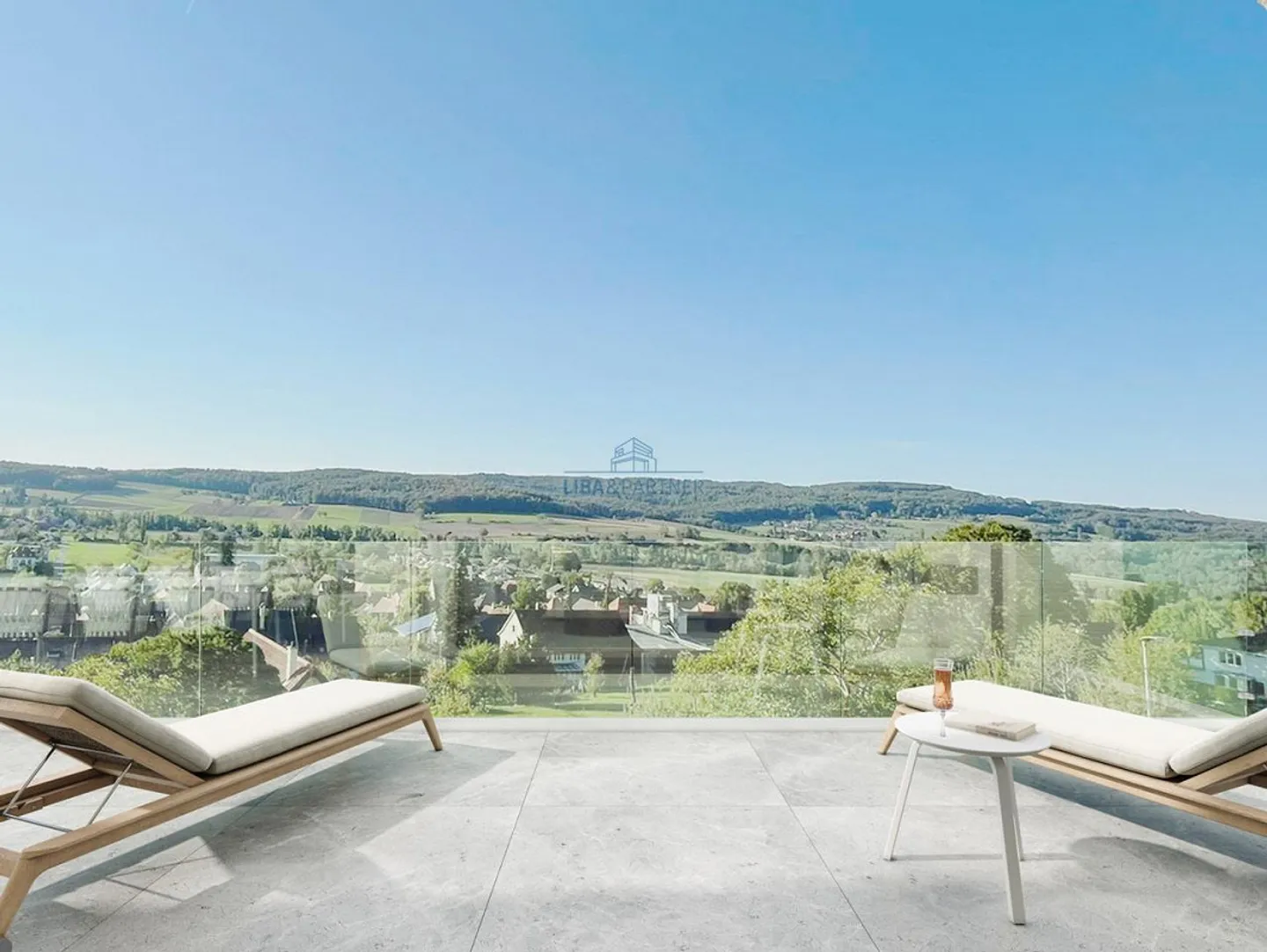 Living with a View, Exclusive 4.5-Room Apartment in Rodersdorf - Photo 8 of 8