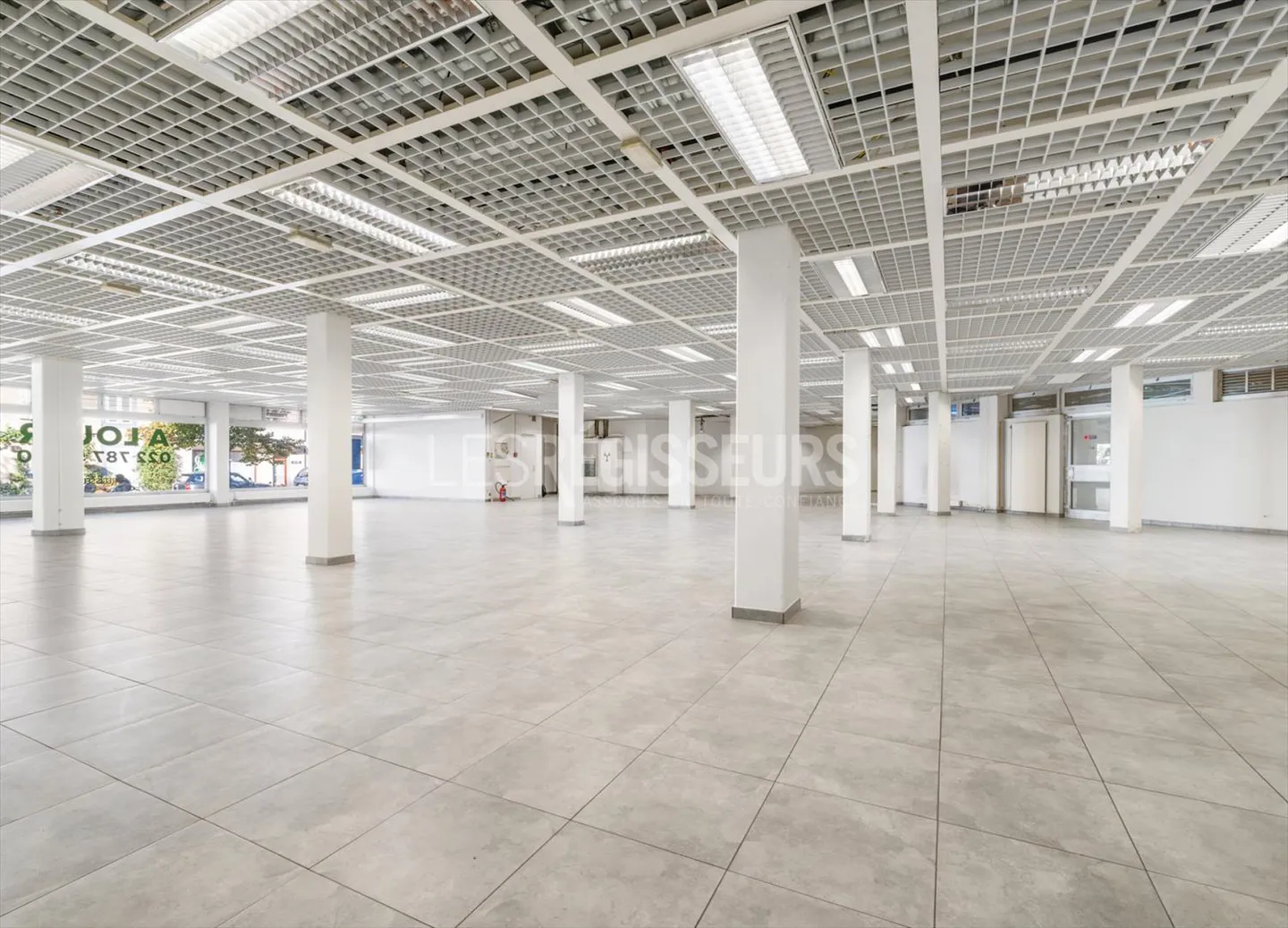 Geräumige Arcade in einem Einkaufszentrum in Chêne-Bourg - Foto 2 von 11