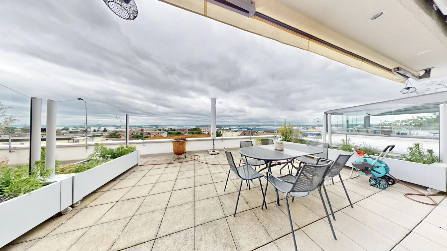 APPARTEMENT TERRASSE DE RÊVE AVEC PANORAMA ALPIN - Photo 2 sur 11