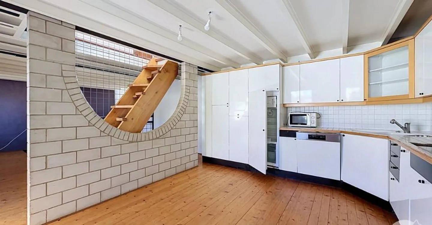 Charming house with great potential - Photo 2 of 10