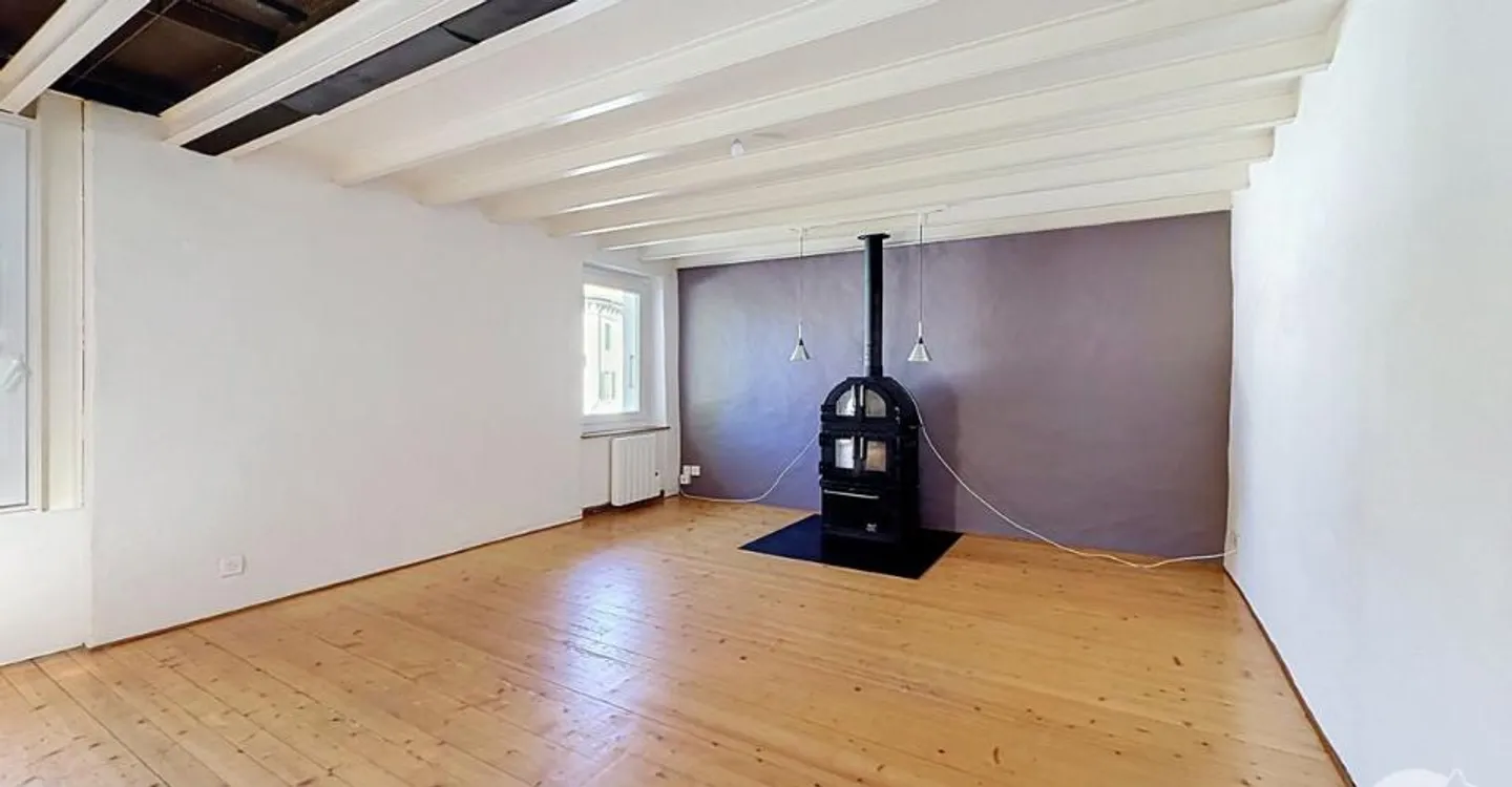 Charming house with great potential - Photo 5 of 10