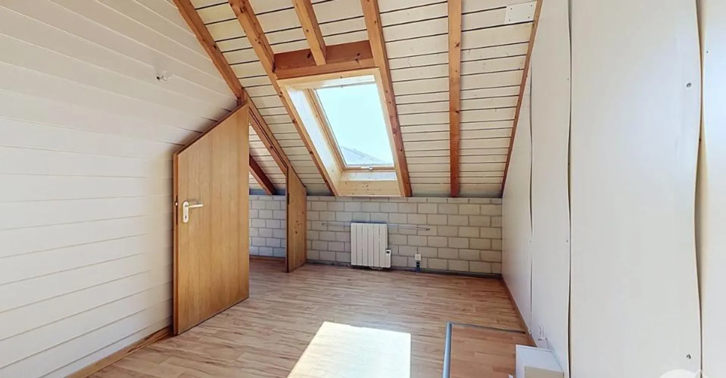 Charming house with great potential - Photo 8 of 10