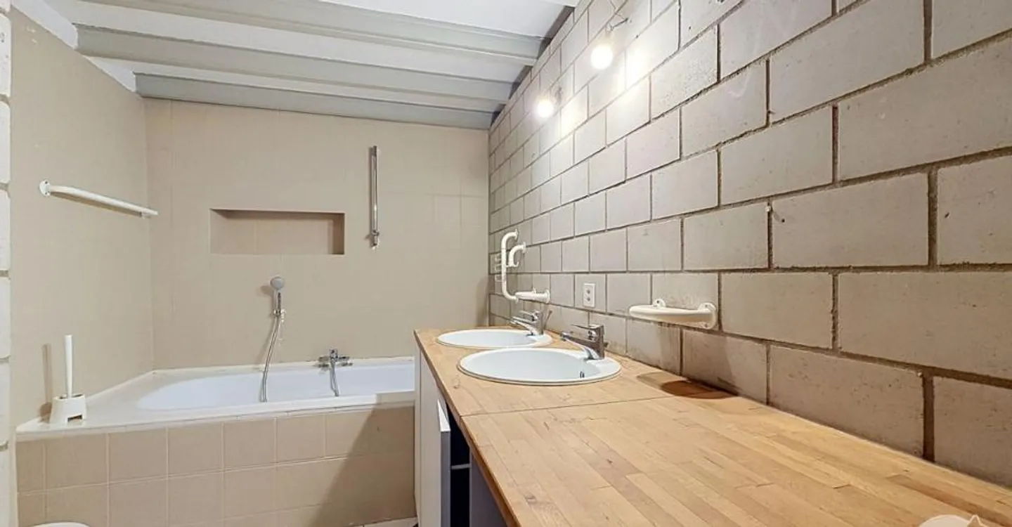 Charming house with great potential - Photo 9 of 10