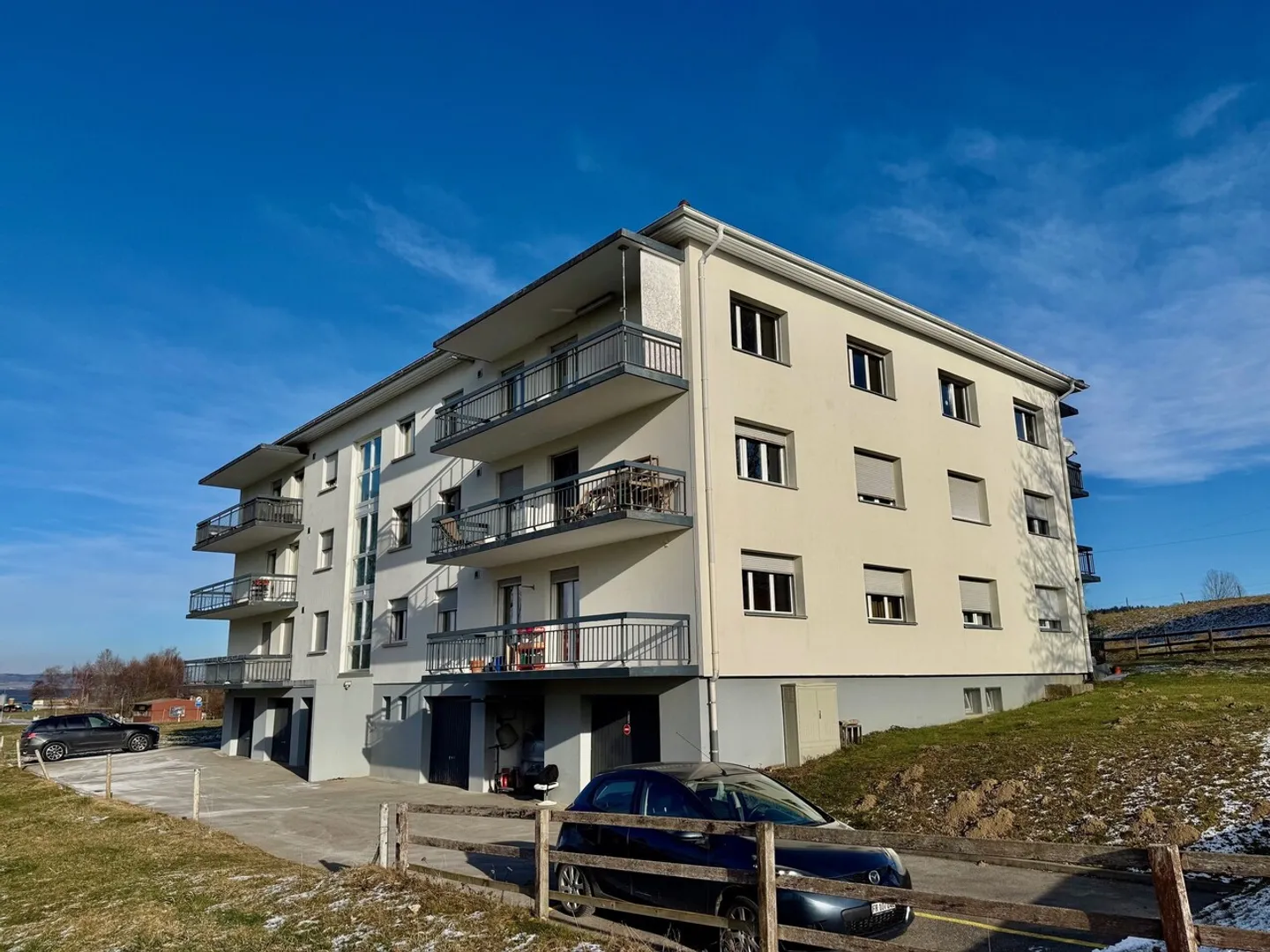 VILLARABOUD - 4,5 Zimmer renoviert im 2. Stock - Foto 1 von 8