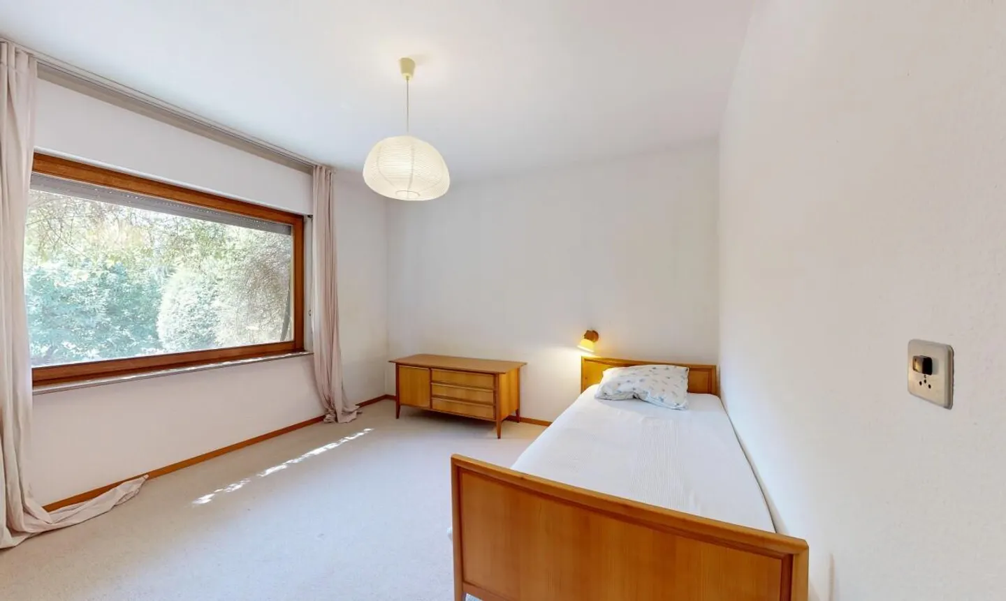 Freistehendes Einfamilienhaus mit Garten - Foto 9 von 13
