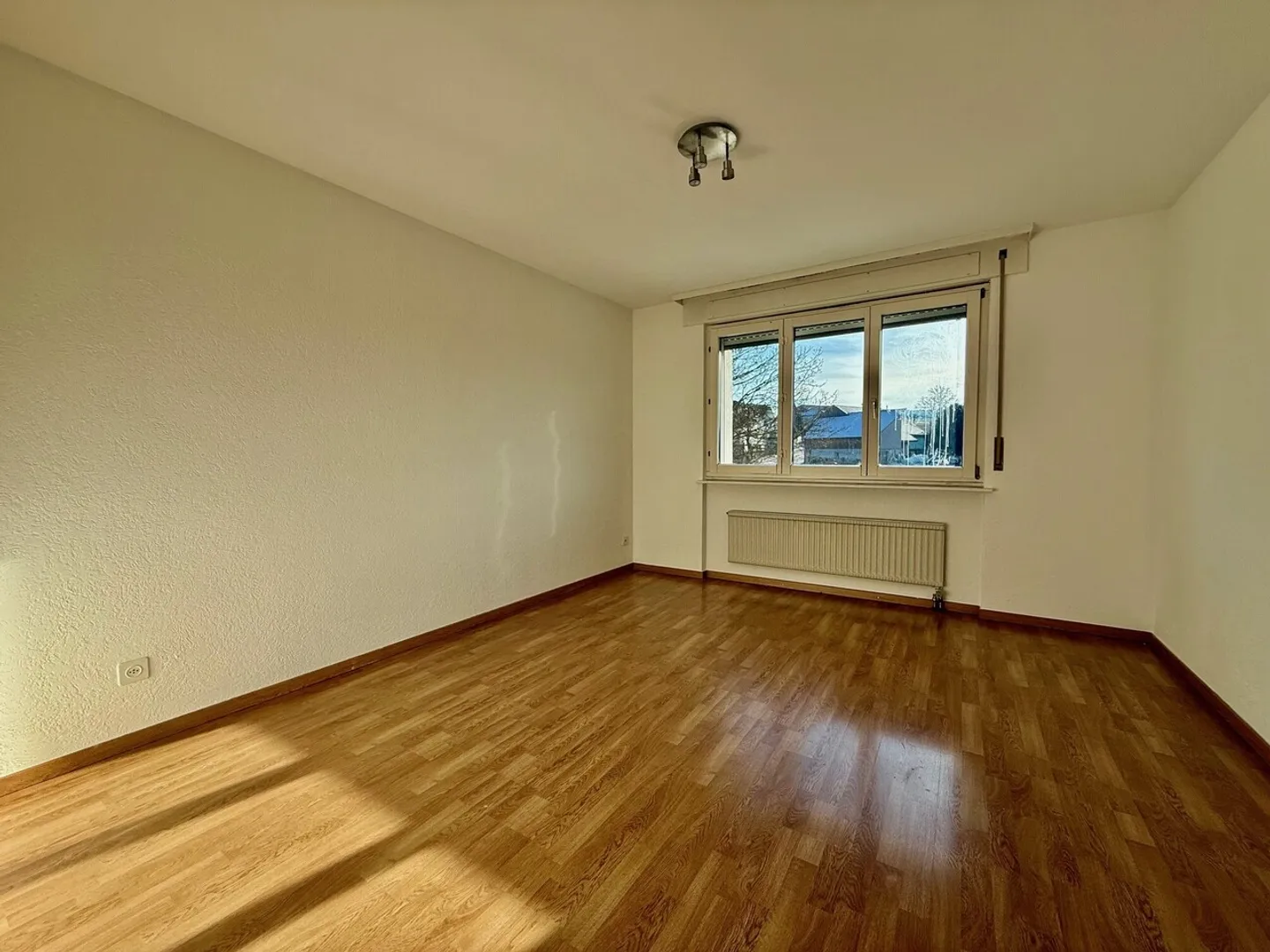 VILLARABOUD - 4,5 Zimmer renoviert im 2. Stock - Foto 5 von 8