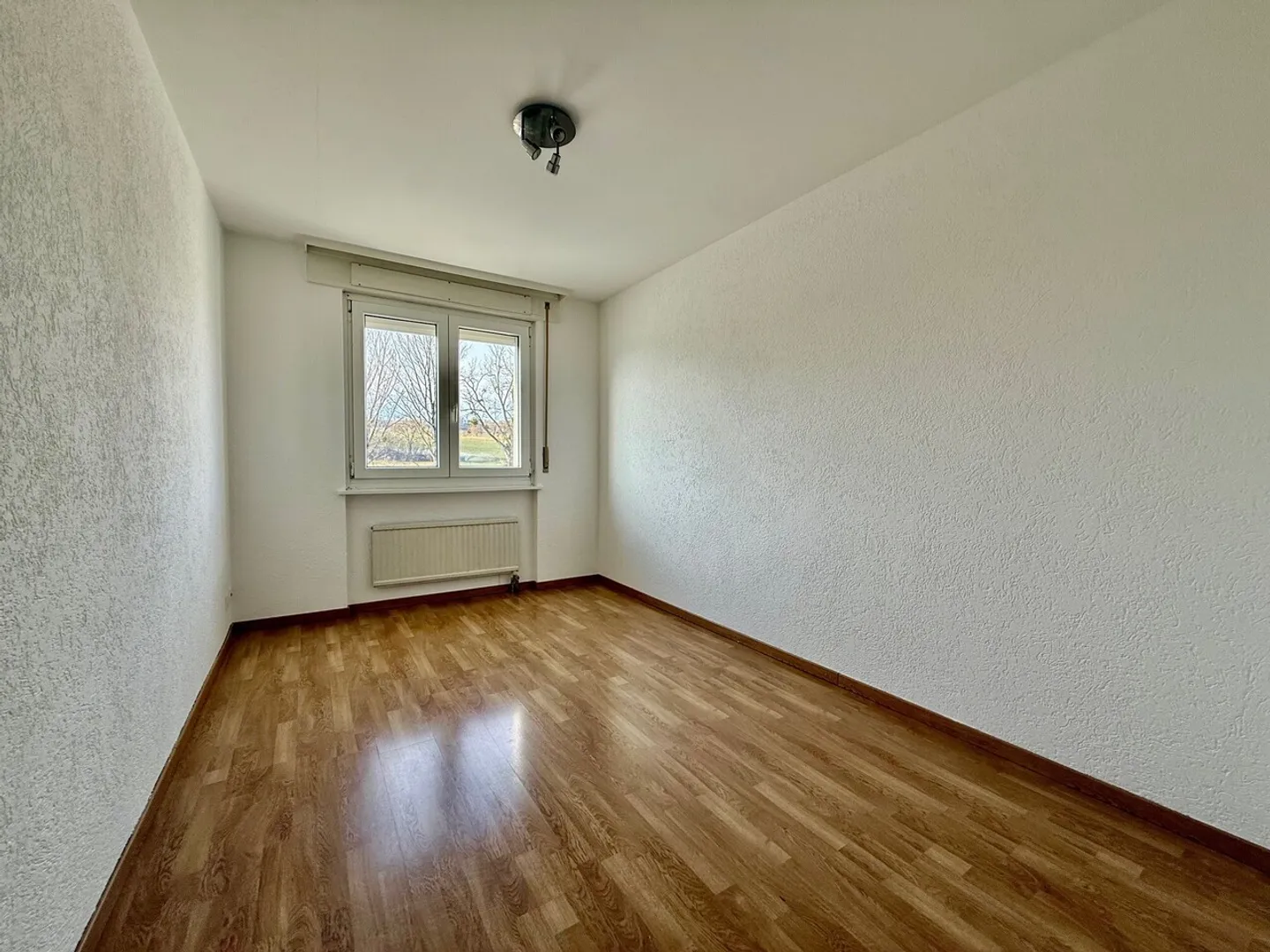 VILLARABOUD - 4,5 Zimmer renoviert im 2. Stock - Foto 6 von 8