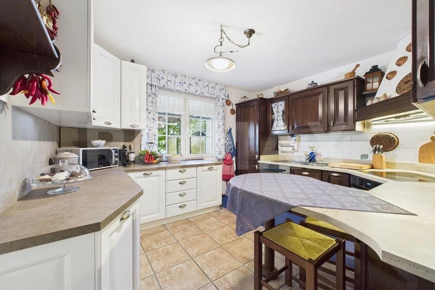 Elegante casa bifamiliare con bellissimo giardino a Bedano - Foto 6 di 13