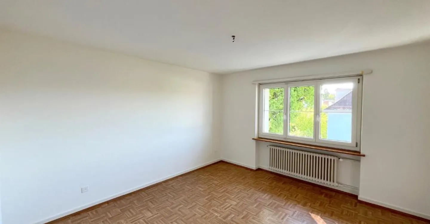 Apartment in a unique location in Zurich Seefeld - limited until 30.09.2027! - Photo 3 of 5