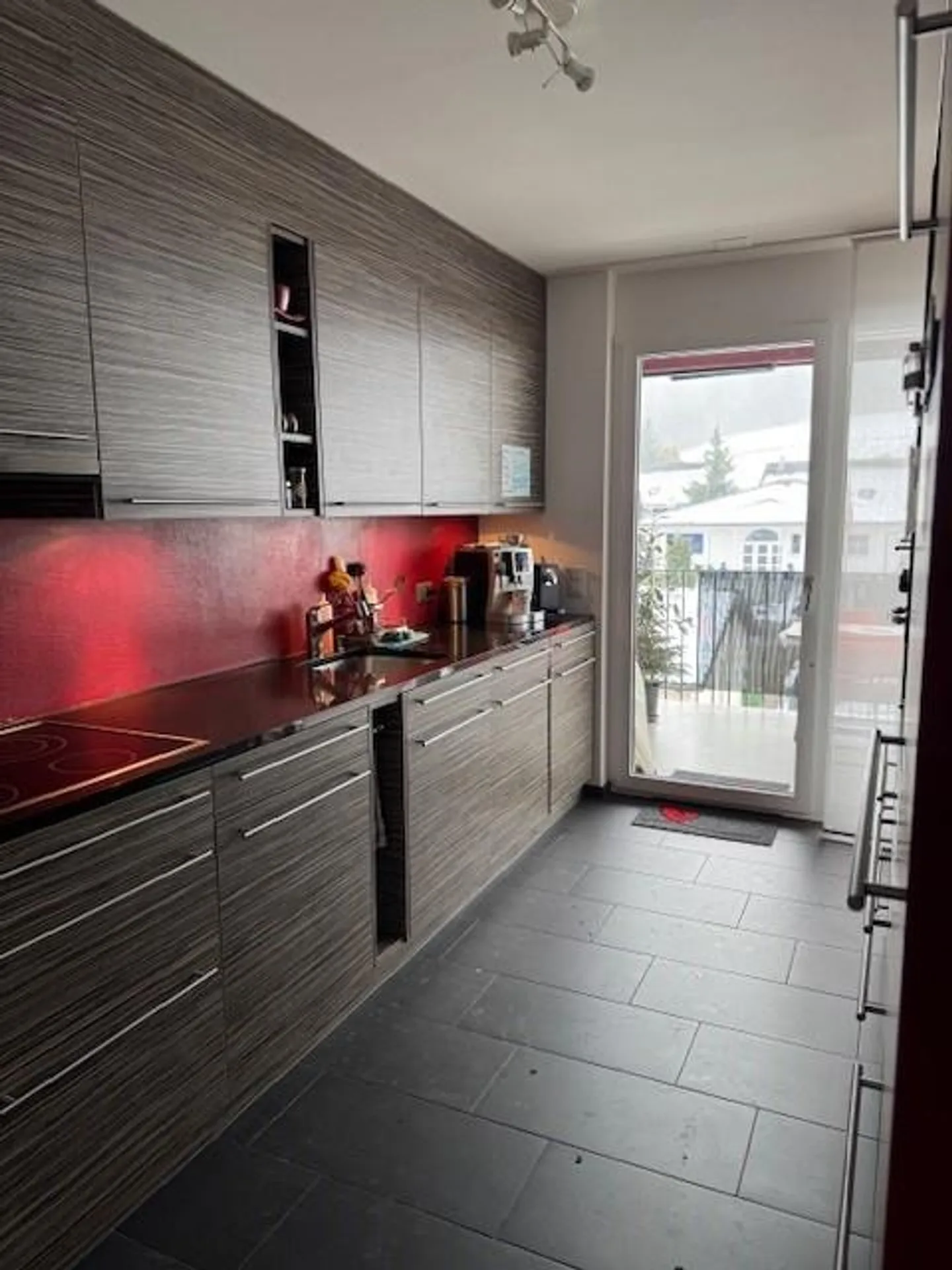 Geräumige Wohnung mit Terrasse - Foto 1 von 9