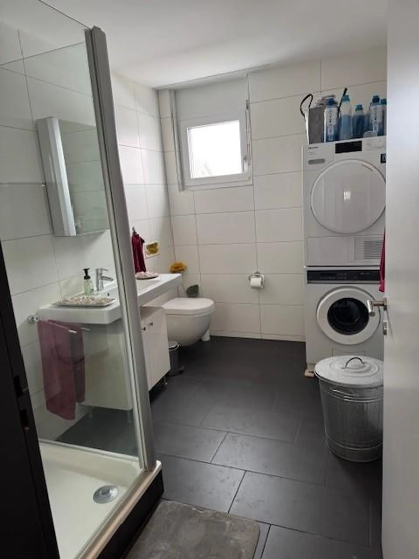 Geräumige Wohnung mit Terrasse - Foto 2 von 9