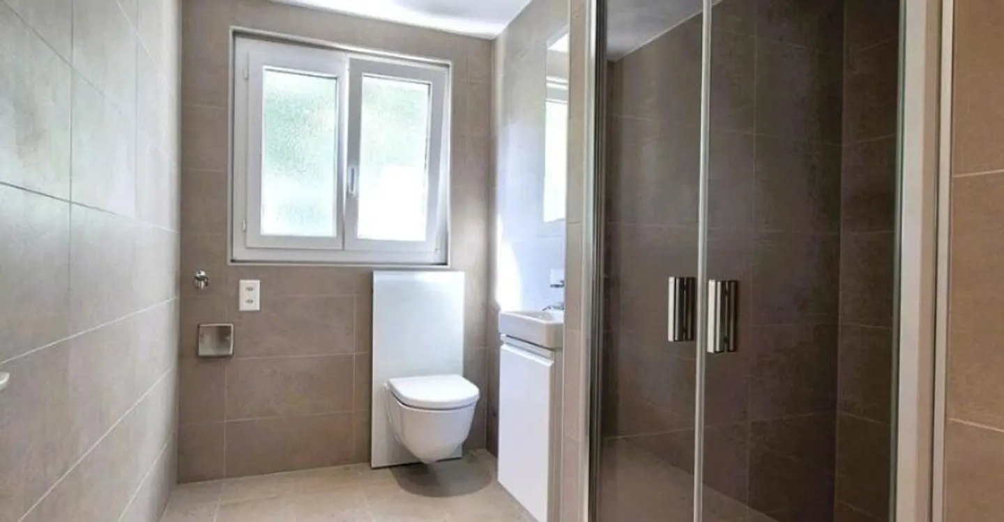 Bright 3.5-room apartment renovated in the heart of Noës - Photo 5 of 10