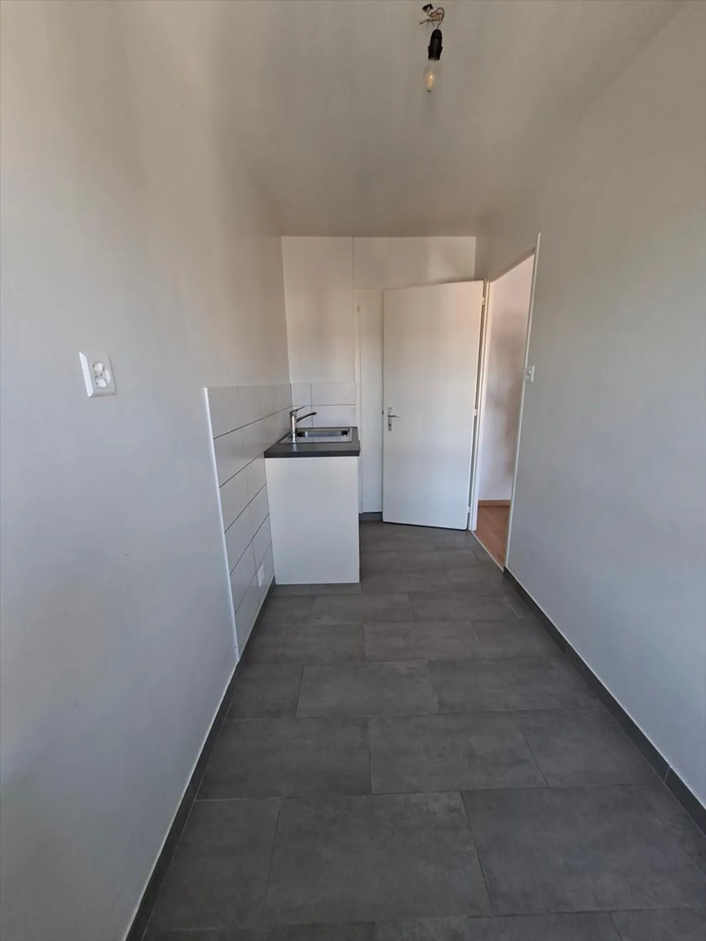 Appartement deux pièces au 5ème étage - Photo 3 sur 4