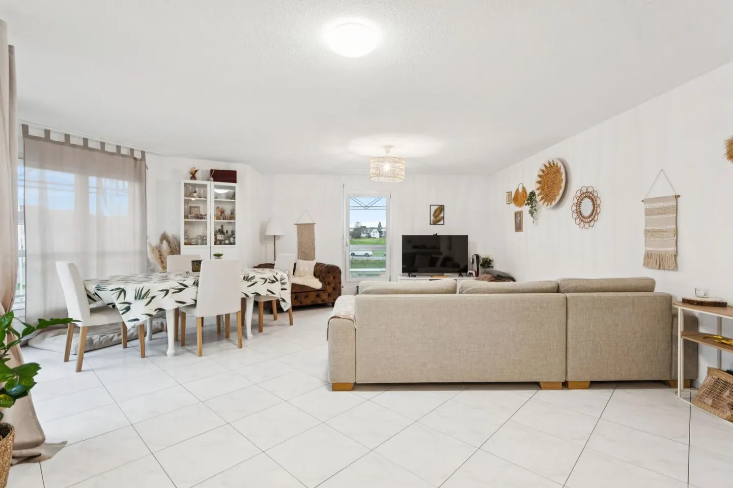 Beautiful apartment in a family-friendly neighborhood - Photo 6 of 13