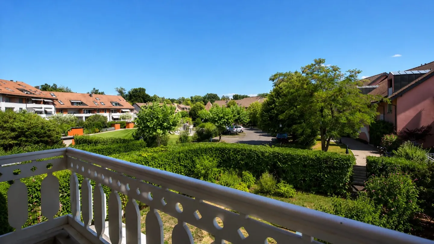 Duplex in the heart of a privileged environment in Gland - Photo 13 of 15