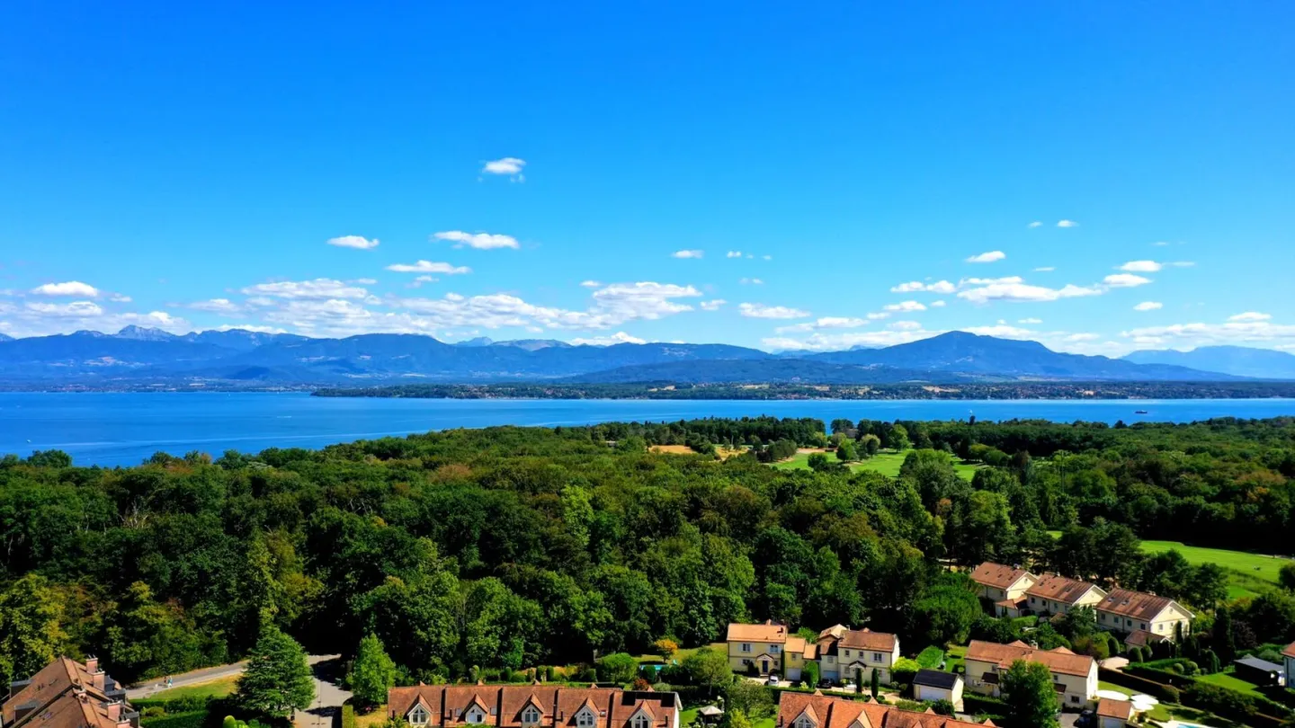 Duplex in the heart of a privileged environment in Gland - Photo 14 of 15