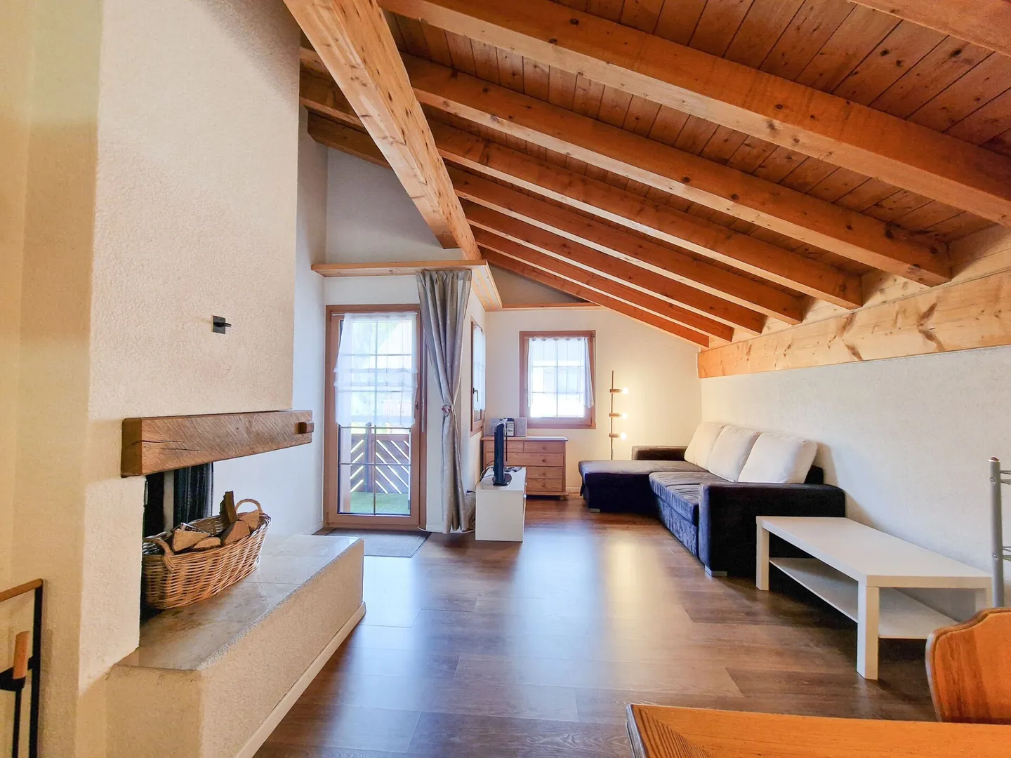 Appartamento attico da 2,5 stanze da sogno – arredato e pronto per essere abitato - Foto 2 di 9